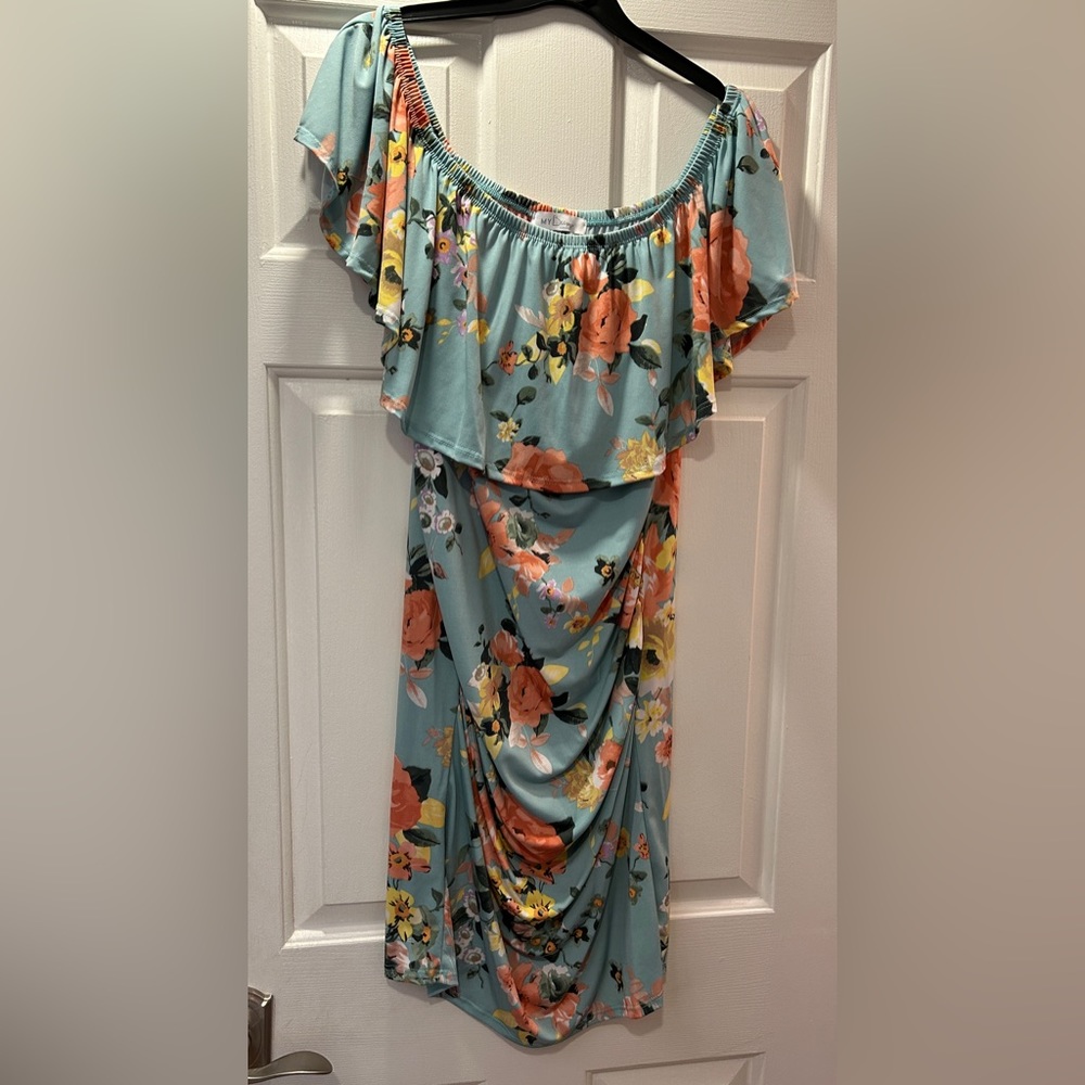 Women’s maternity dress, slim